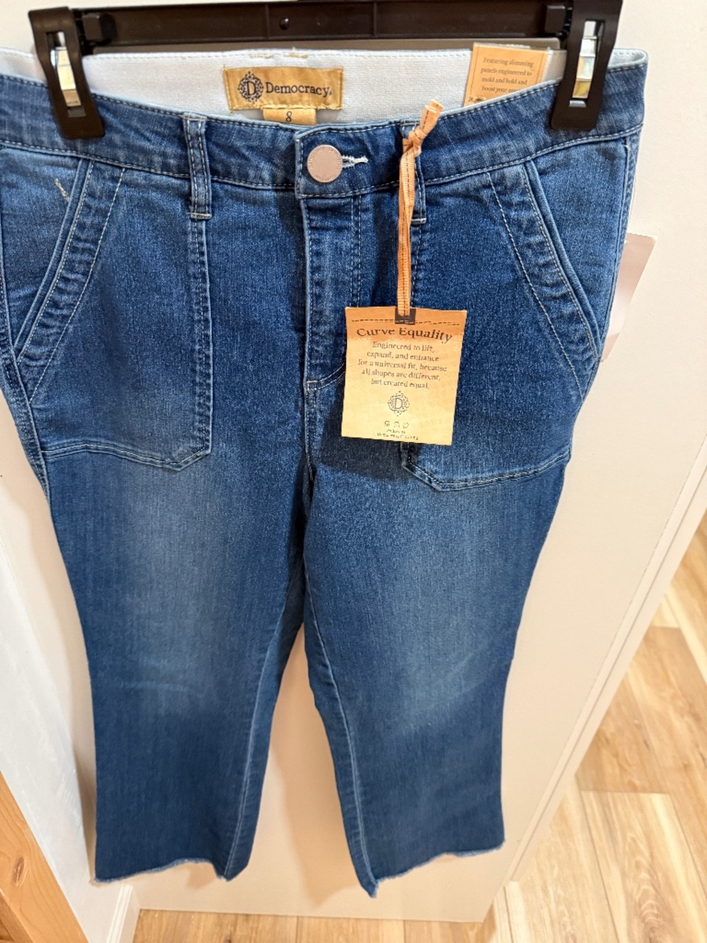 Democracy Curve Equality Cropped Jeans Women's Size 8 medium wash